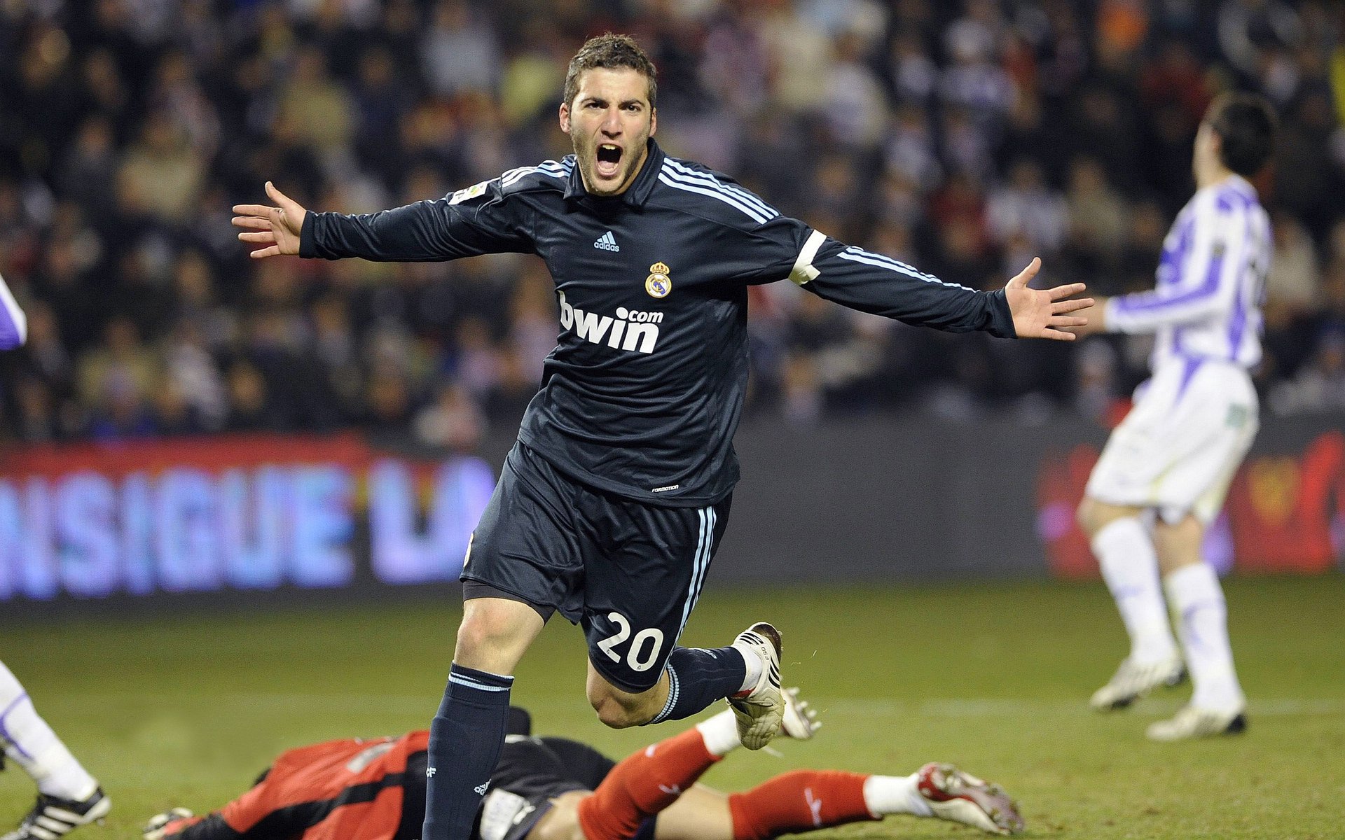 巴黎欲续约曼城、切尔西目标 曼联有意租借马竞中场，切尔西 曼城 巴黎