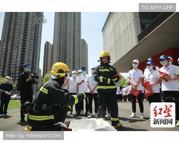 球迷区官方互动区志愿者突发状况处置演练记录发布，志愿者突发状况处理